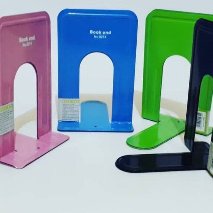 

Kejutan Untung Pembatas Buku Besi Stand Book
