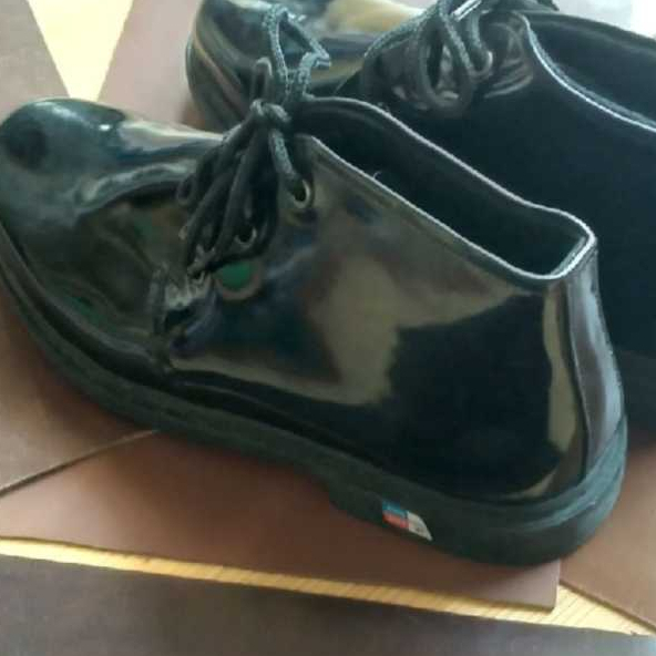 Sepatu Kulit Pria Jenis Paten  Glossy Hitam FT0033
