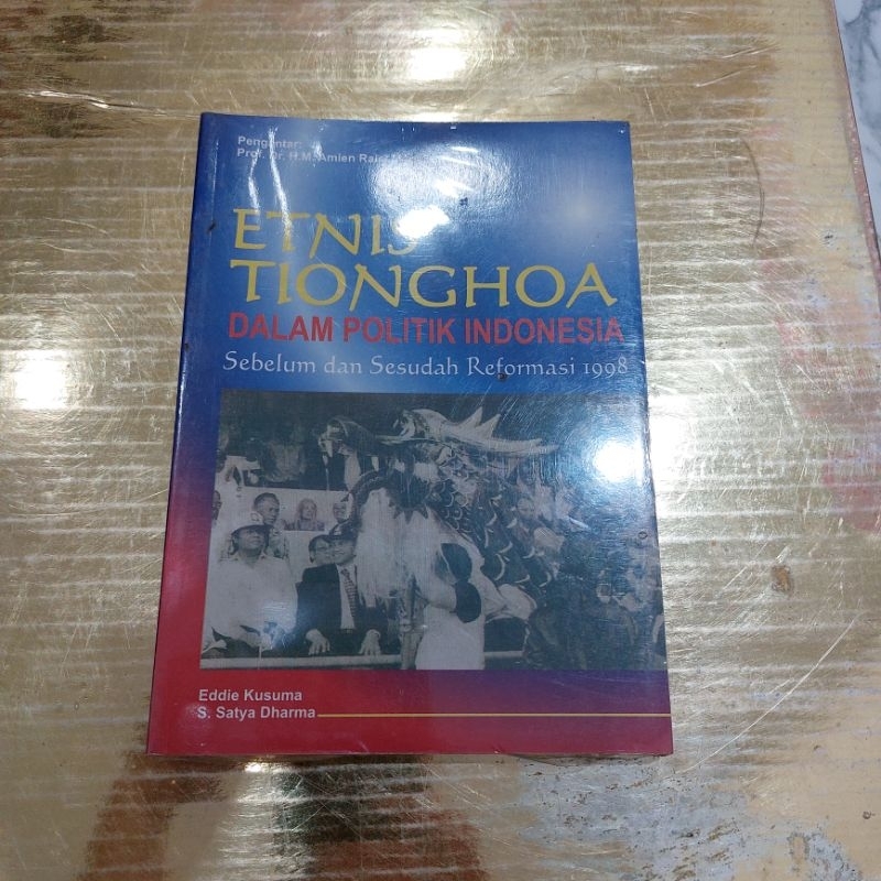 BUKU ETNIS TIONGHOA DALAM POLITIK INDONESIA BY EDDIE KUSUMA