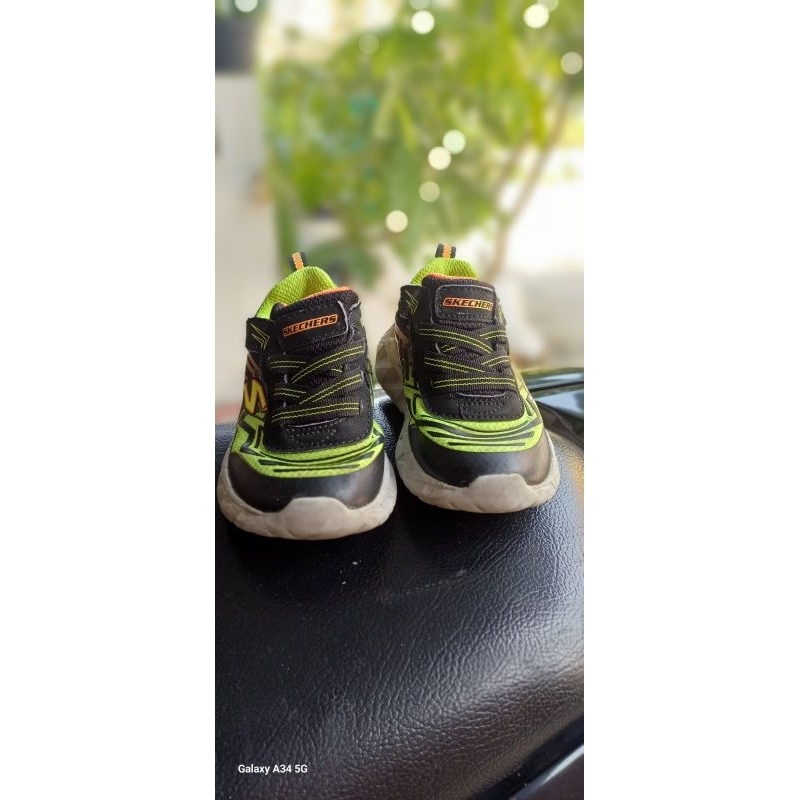 Sepatu Skechers S Light
