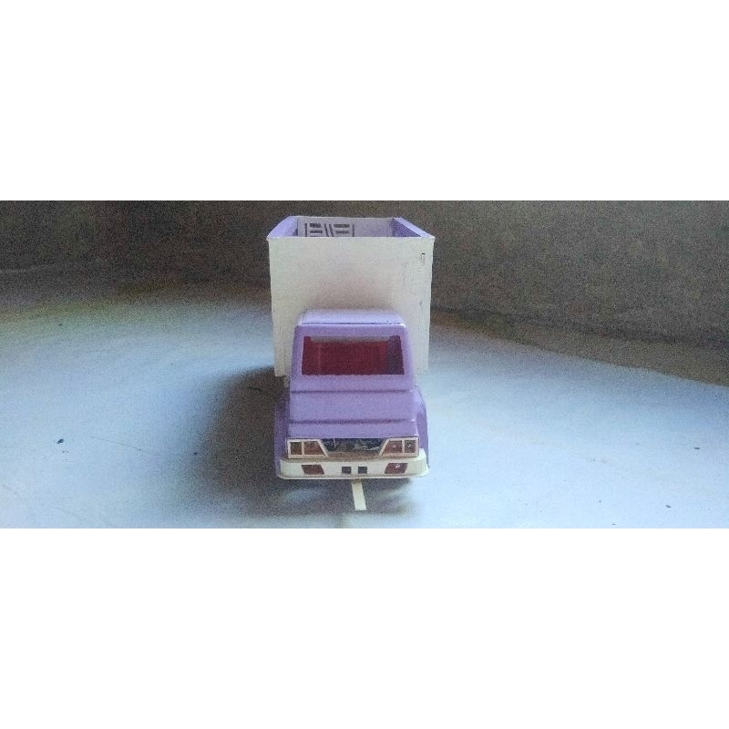 miniatur truk plastik