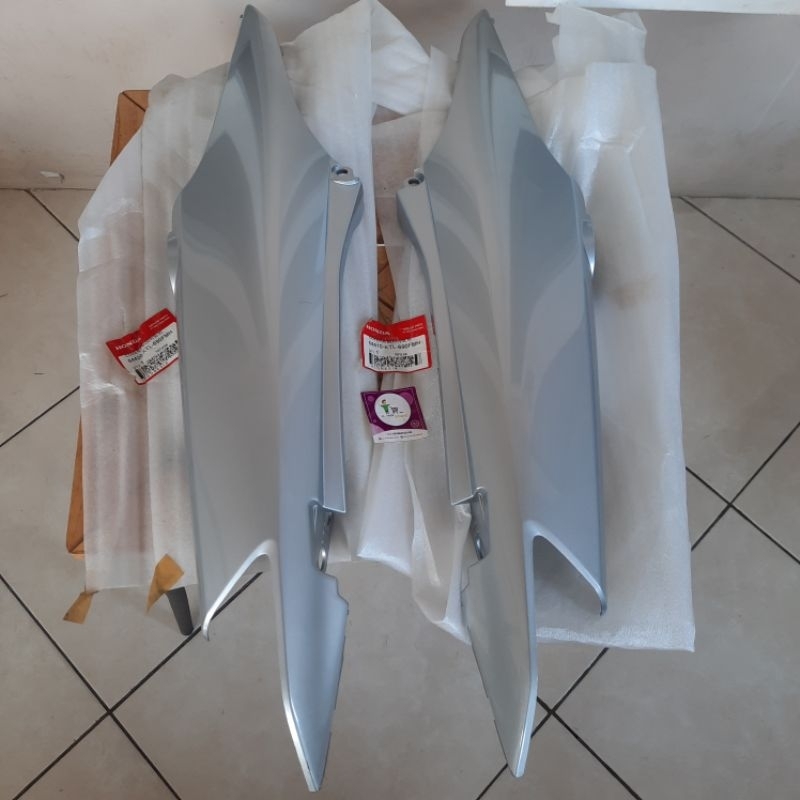 Cover Body Belakang Kanan Kiri Supra Fit New KTL Silver Original AHM