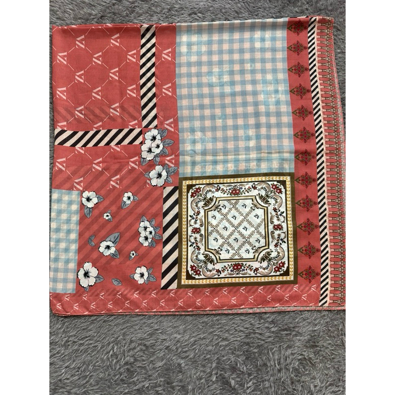 Preloved Vivi Zubedi scarf
