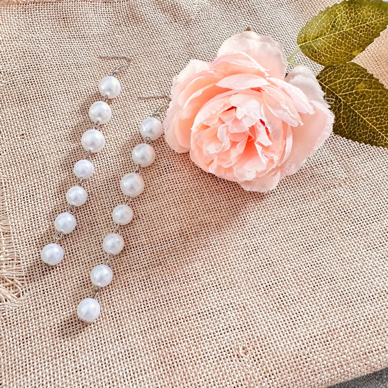 Anting mutiara panjang