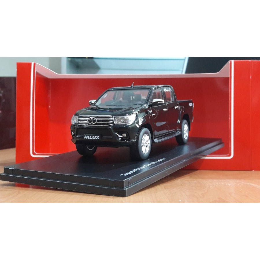 Diecast 1:32 Rims Dealerbox Toyota Hilux Double Cabin
