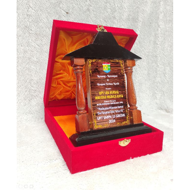 PLAKAT VANDEL SOUVENIR CINDERAMATA KAYU RUMAH JOGLO(LENGKAP BOK)