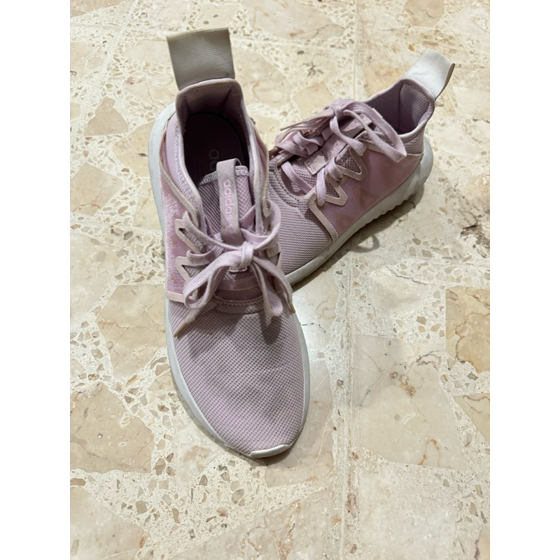 preloved sepatu olahraga wanita