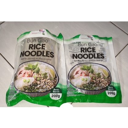 

READY Rice Noodle Bun Gao 200 gr 200gr Rice noodles / Kwetiau Mie Beras Vietnam /Pho soup / Pad Thai