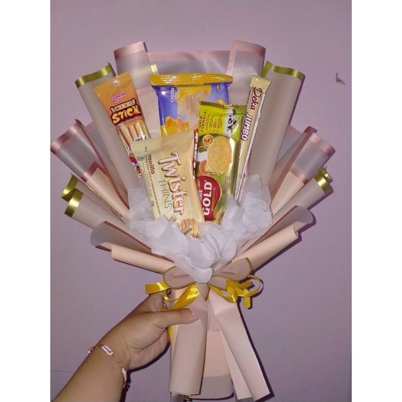 

Buket snack 5pcs dengan warna sesuai tema yang diinginkan.