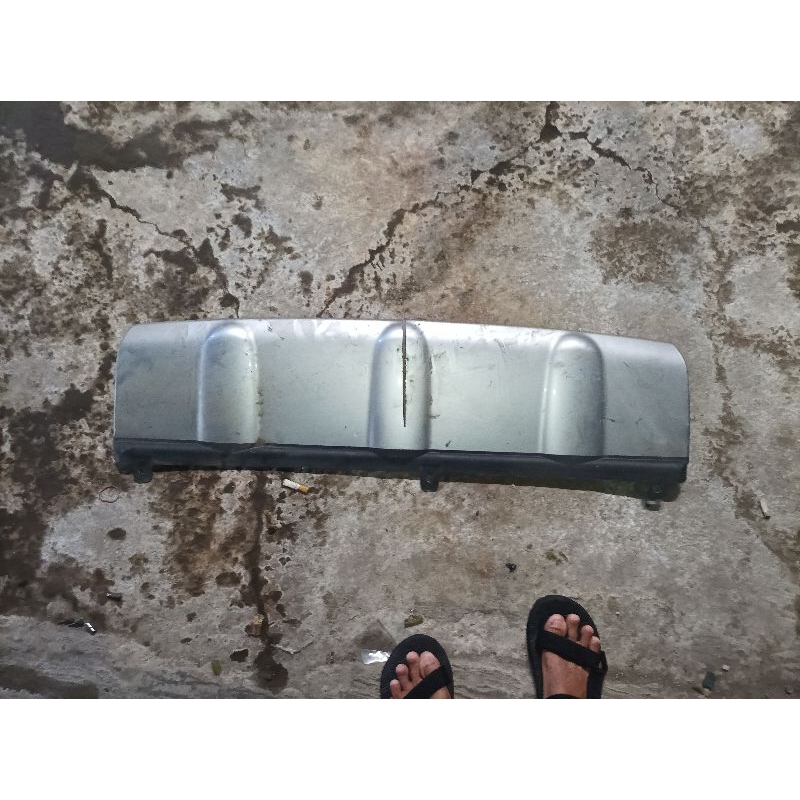 garnish bemper depan nissan xtrail T31 2008-2014 original
