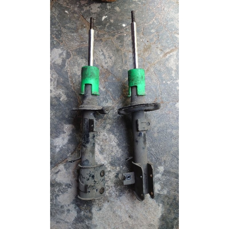 Shock depan Ertiga 2013