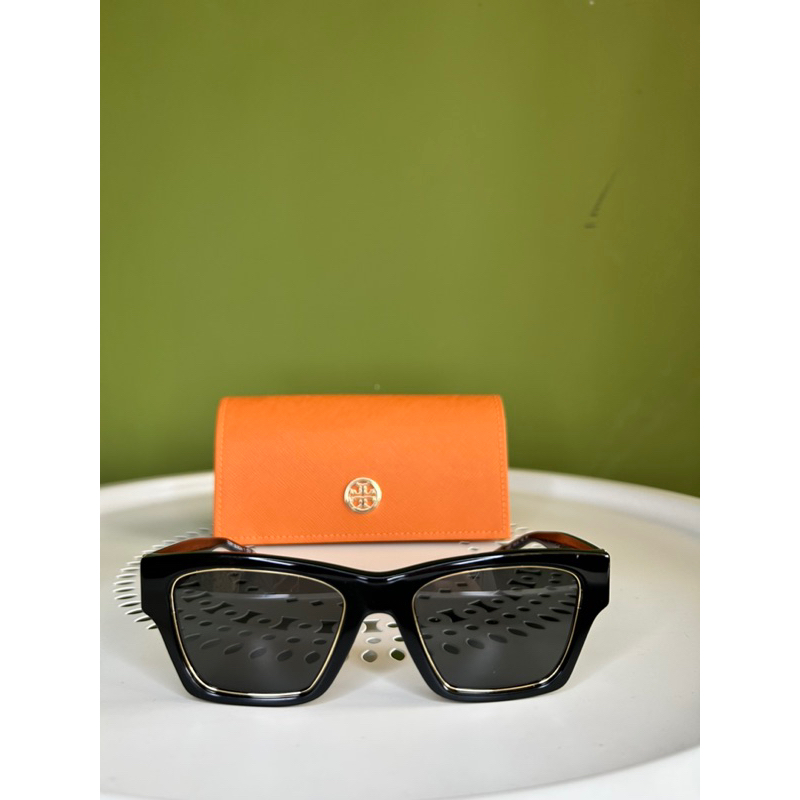Kacamata hitam tory burch sunglasses toryburch