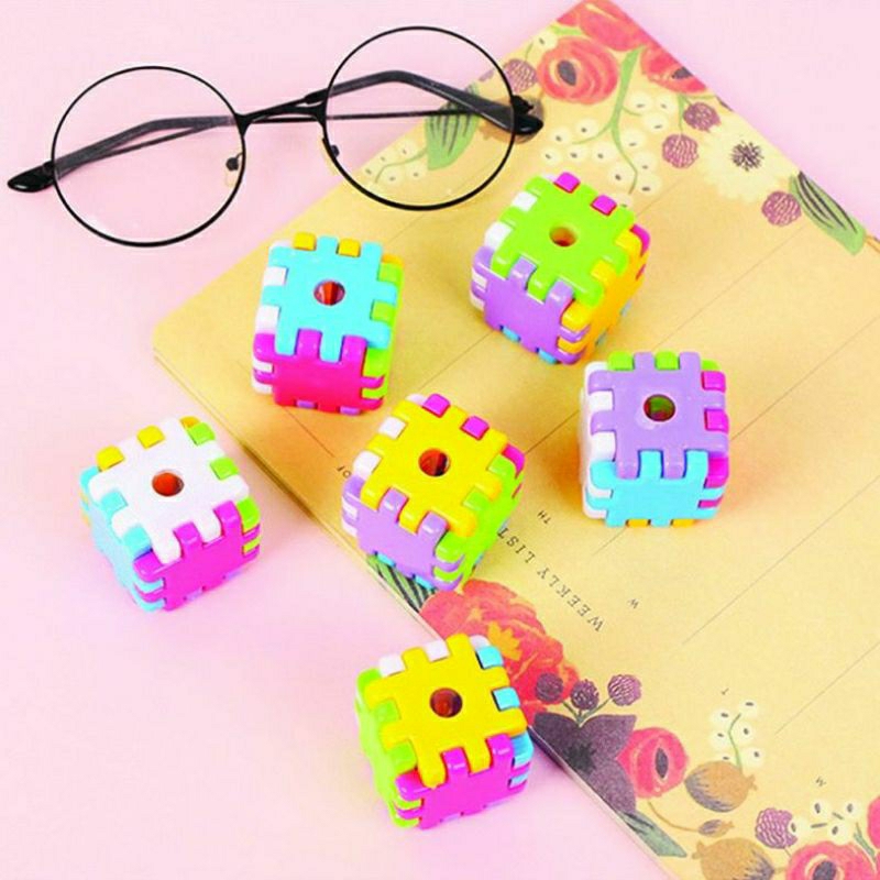 

Rautan pensil putar peraut puzzle kubus rautant pencil sharpener import alat tulis sekolah stationery stationary mini serutan manual kantor office school orotan mainan balok block brick bricks penghapus eraser penggaris ruler bolpen pulpen pen murah cetek