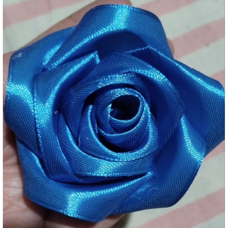 mawar satin biru tua lebar +-7 cm tinggi 4cm