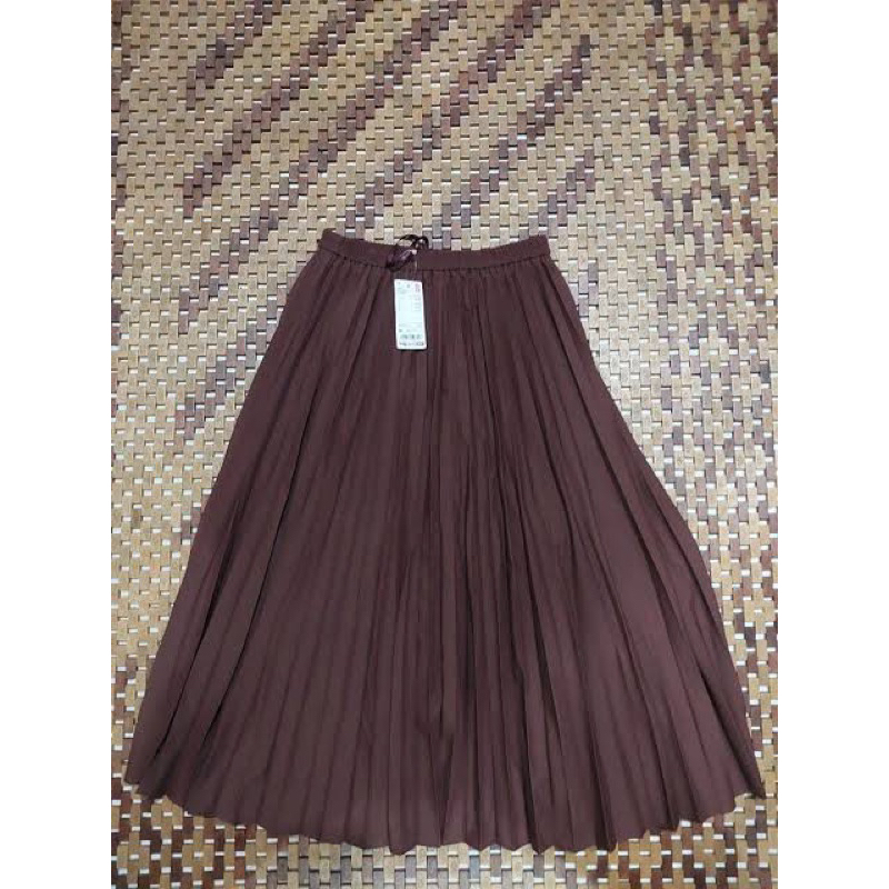 PRELOVED ROK UNIQLO PLISKET ORI SIZE S
