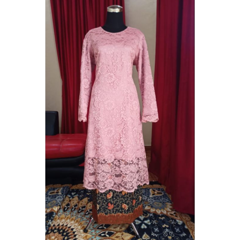 Kebaya brukat panjang setelan rok batik wanita