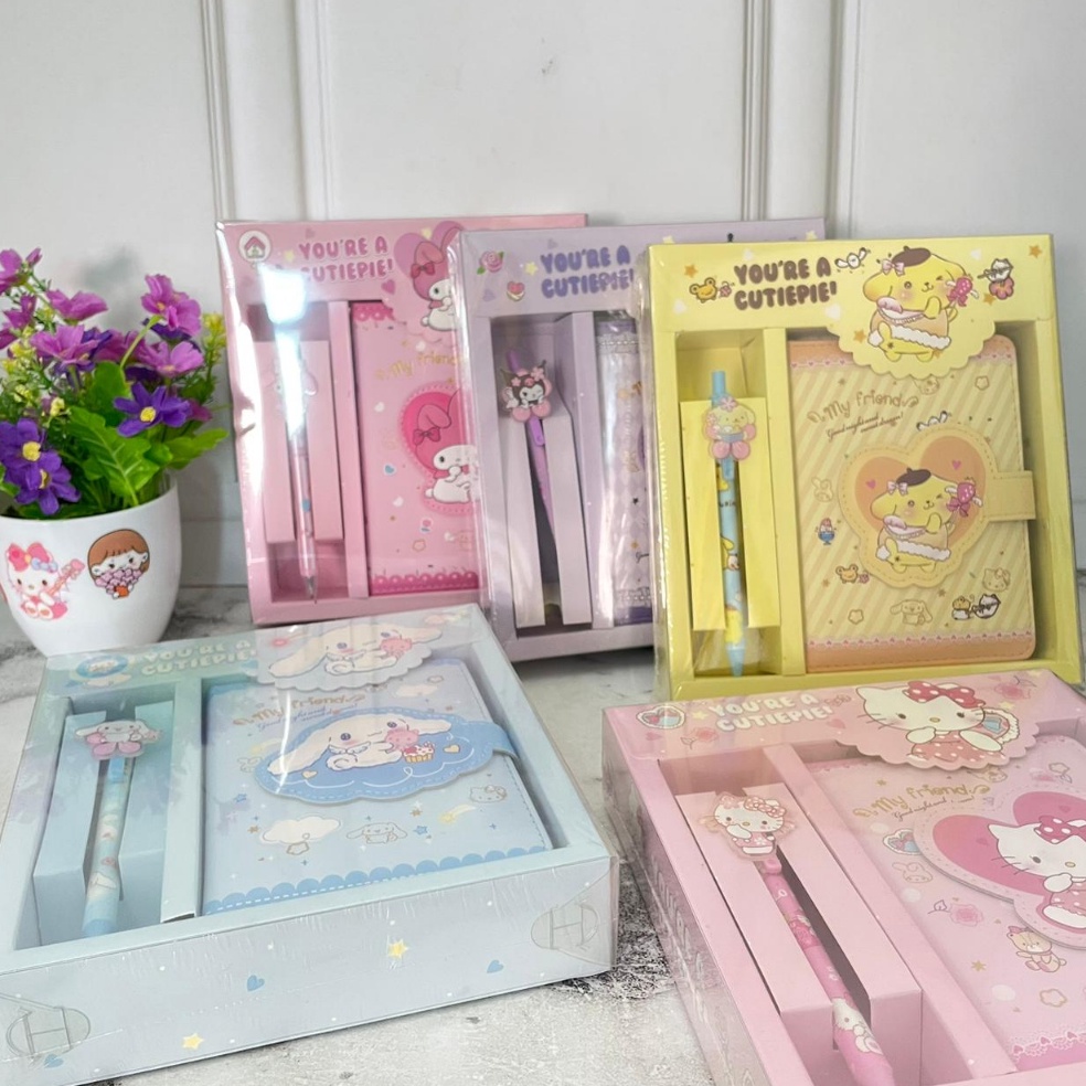 

KODE Q5R4 Paket 2 in 1 Box Sanrio Gift Set KUROMI Buku Tulis Pulpen Lucu CUTE Paket Box 2in1 SANRIO Imut Unik ready lengkap Karakter Best Quality bisa grosir dan COD