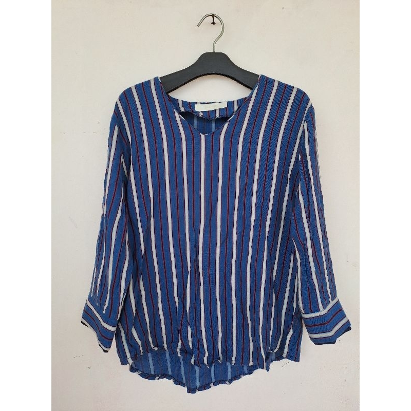 Kemeja garis garis biru