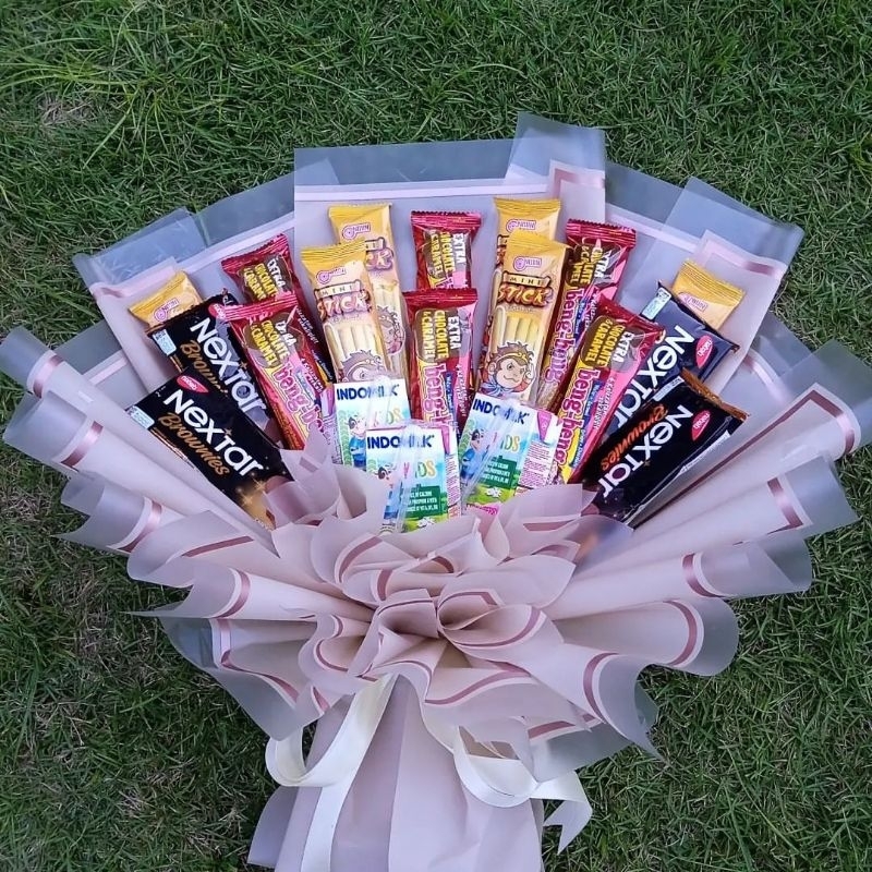 

BUKET SNACK PREMIUM SPESIAL GRADUATION BIRTHDAY ENGAGEMENT DLL