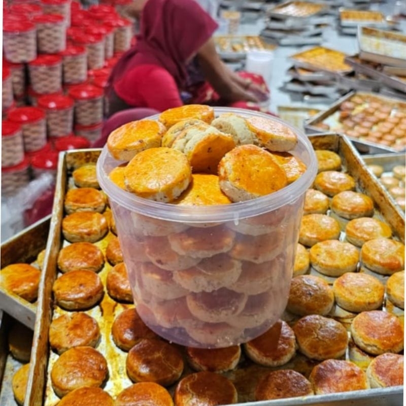 

Kucang Jember Kue Kacang 1kg Manis Gurih Grosir