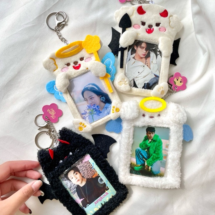 

Diskon Hemat Angel Devil Photocard Holder Boneka Poca Lanyard Kartu
