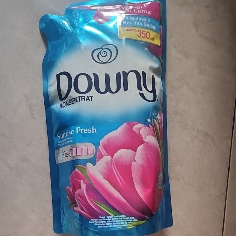 Downy Pelembut & Pewangi sunrise 1,35L/passion 1,3L
