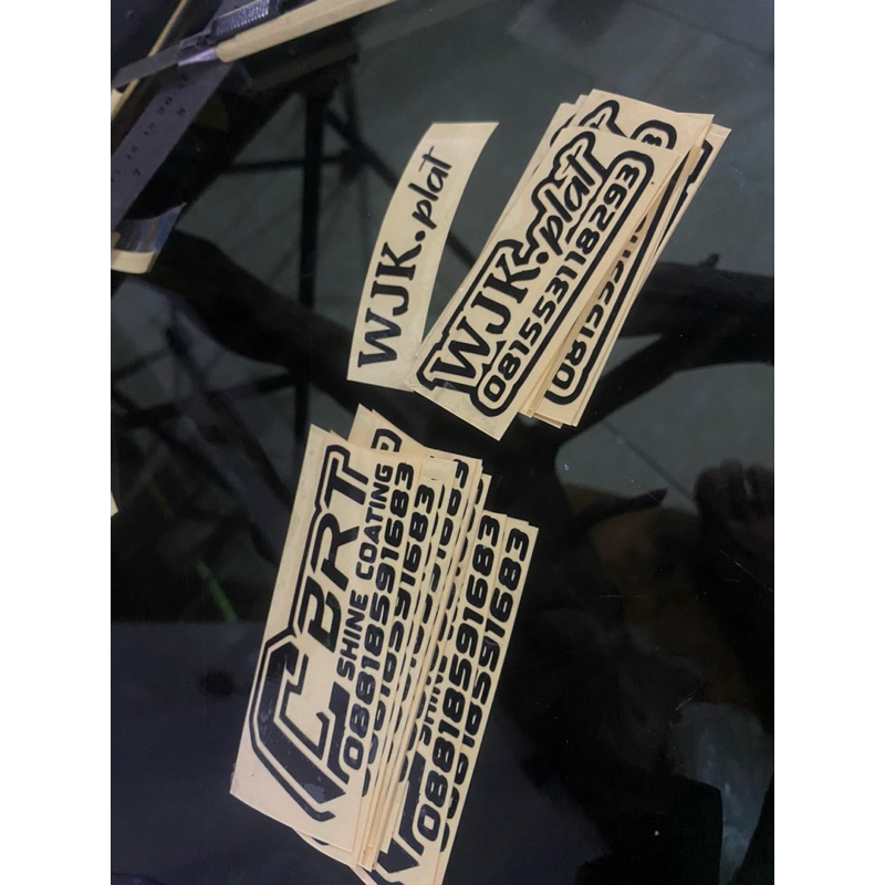 

STICKER CUSTOM NAMA TOKO ATAU BENGKEL ATAU DLL BAHN REFLEKTIVE KUAT PENEMPELEN PADA PERMUKAAN APA SAJA
