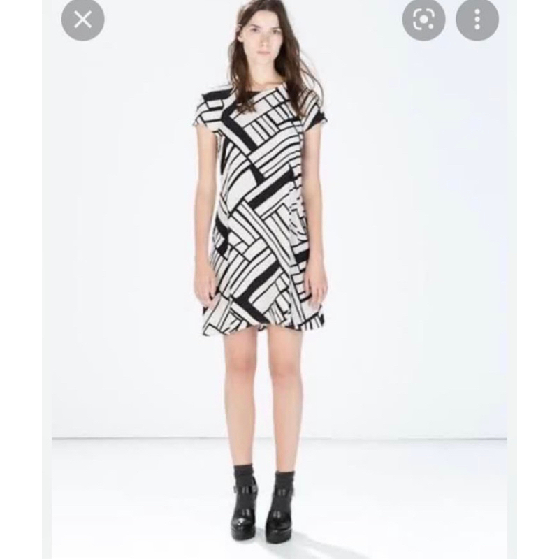 Preloved Zara Graphic Stripes Black and White Dress