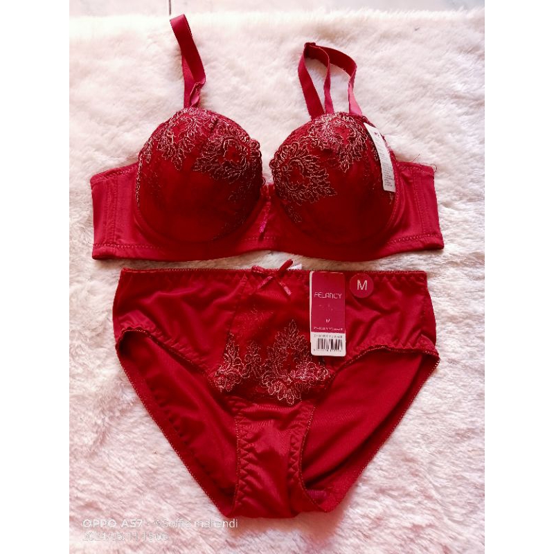 Bra felancy satu set celana dalam