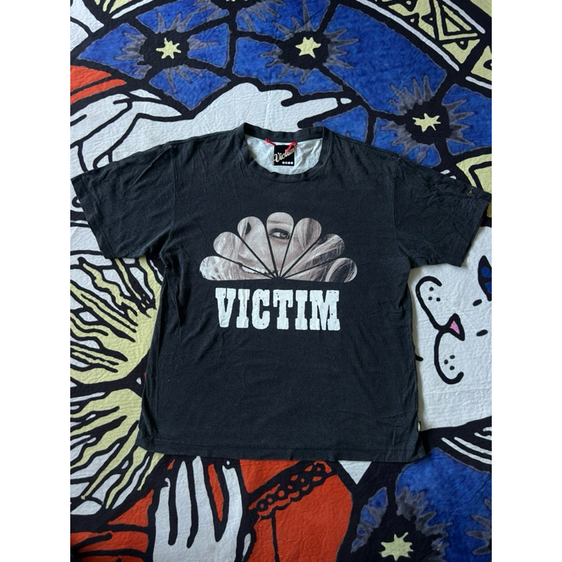 victim tee
