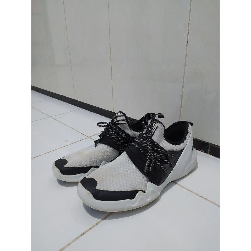 Sepatu Skechers DLT-A 2nd (size 41)