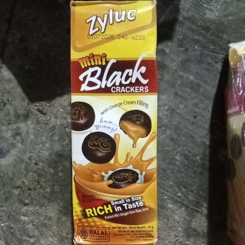 

Zyluc mini black cr@ckers 35g (1paket 3pcs)