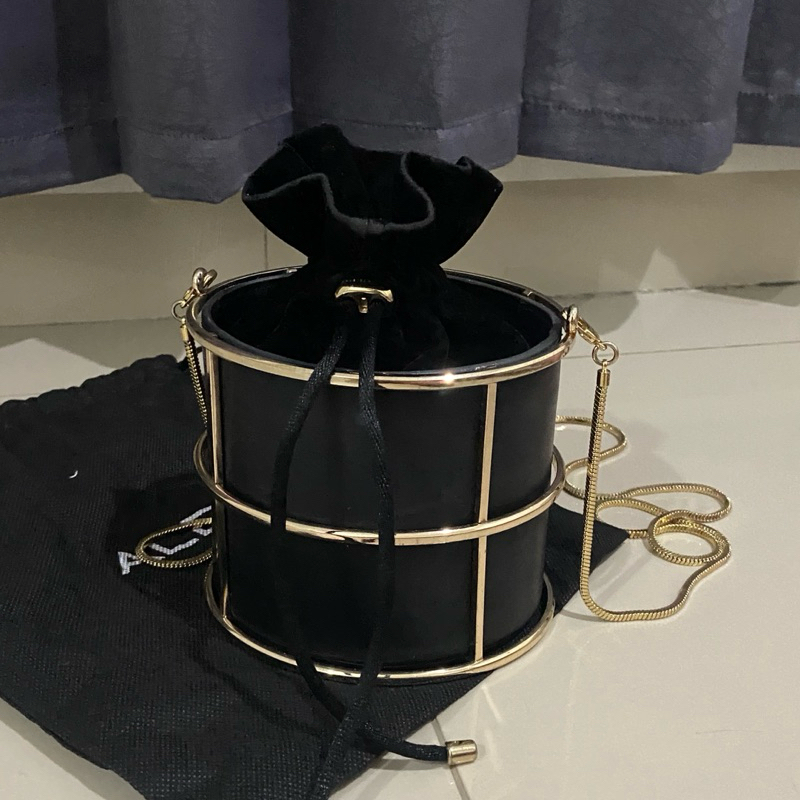 CHARLES & KEITH CNK BLACK AND GOLD LEATHER VELVET BUCKET BAG HITAM EMAS PARTY PESTA CLUTCH SLING SER