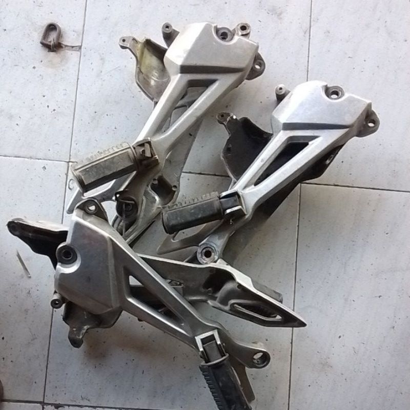 FOOTSTEP BOSTEP POSTEP STEP BELAKANG HONDA MEGAPRO PRIMUS MP NEW ORI