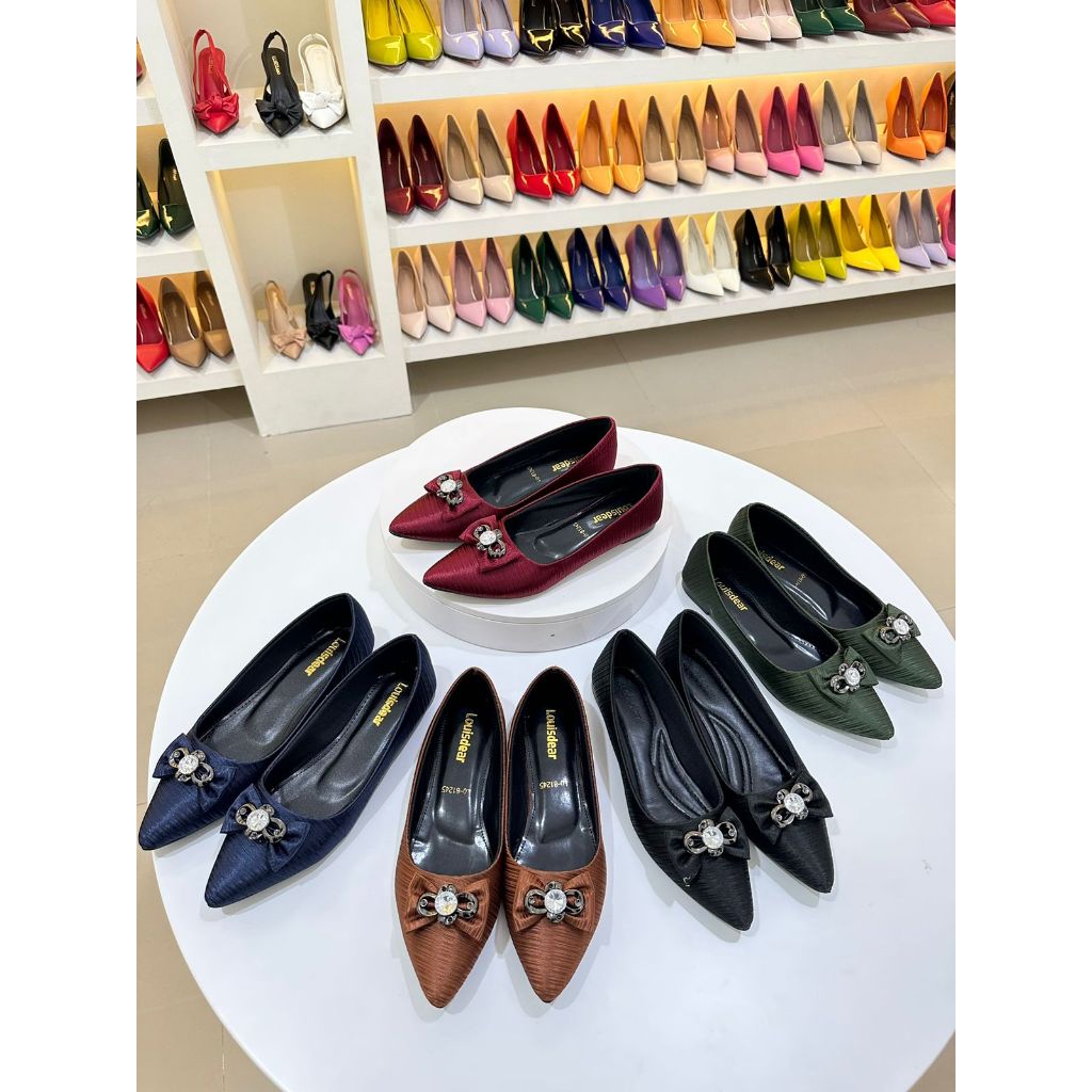 MEDAN - Pansus Wanita Bahan satin