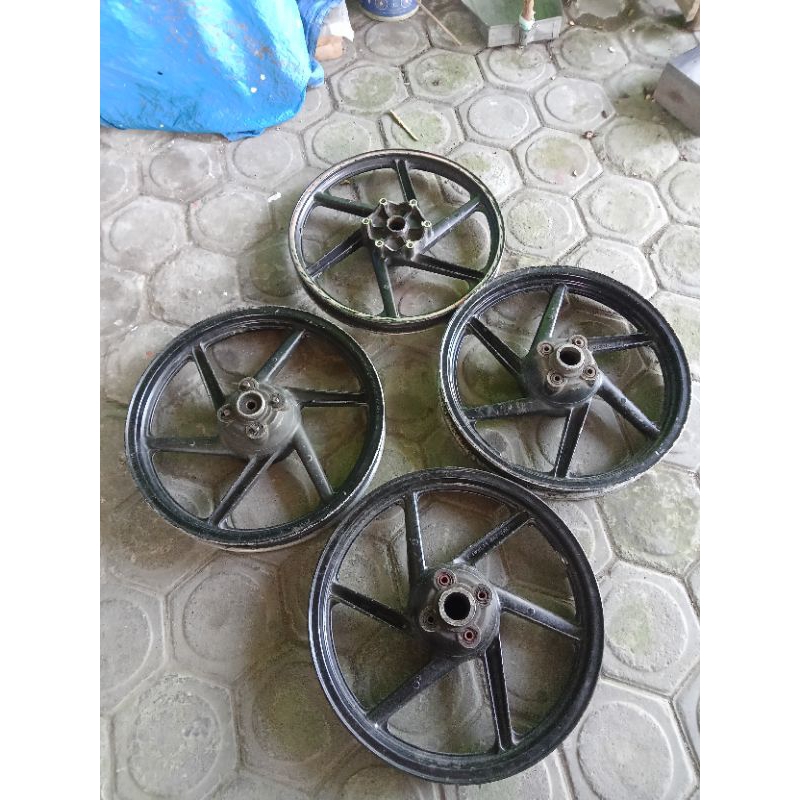 velg belakang/velg palang belakang original copotan Megapro Primus (velkCW)