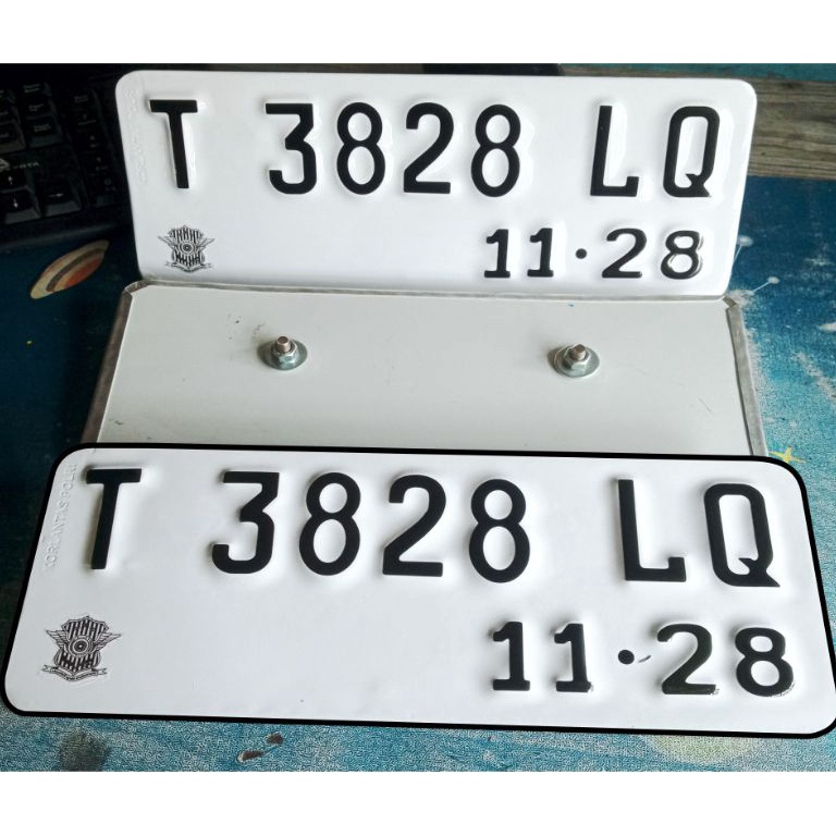 PLAT NOMOR MOTOR PUTIH BAUT TANAM ADA LOGO KORLANTAS POLRI ini u Z6F4