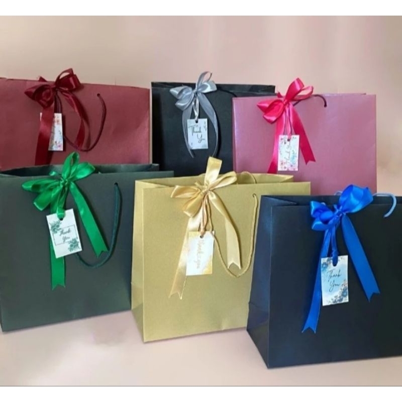 

Paper bag bahan Jasmine glitter sudah termasuk pita