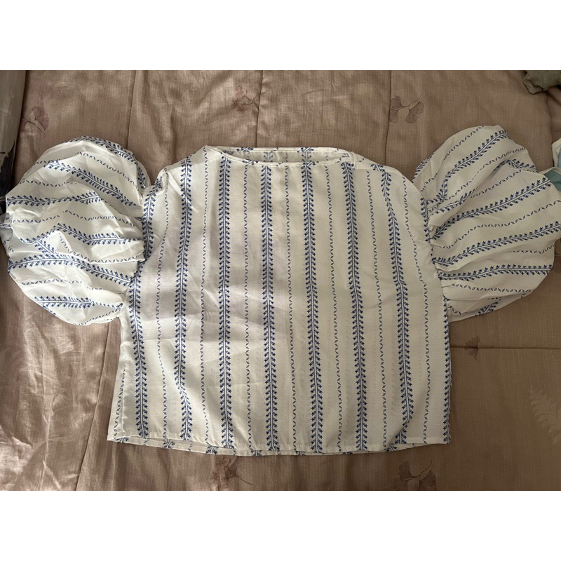 blouse putih lengan model balon