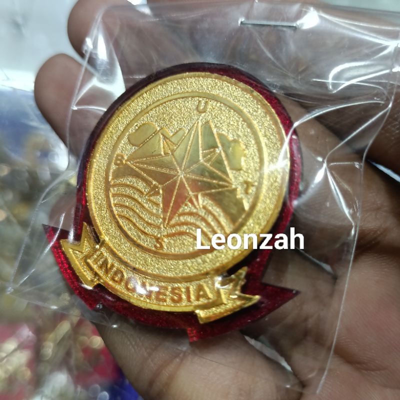 pin Basarnas lapis mika belakang magnet