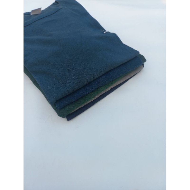 T SHIRT UNIQLO UUU TEBAL UNIQLO BASIC