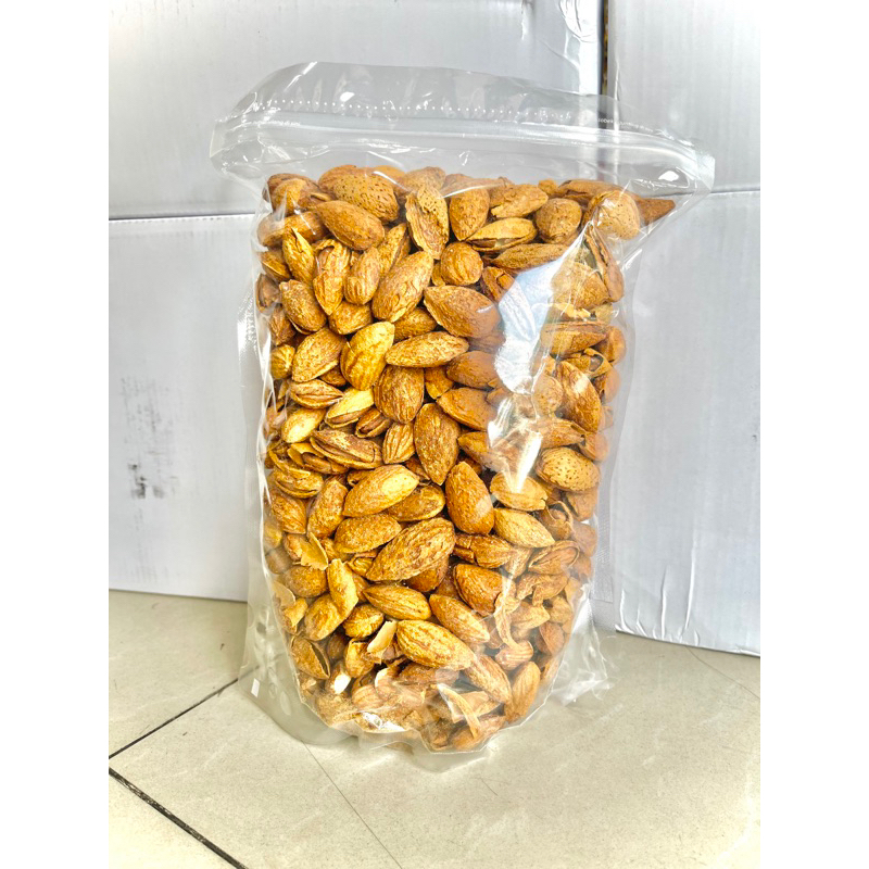 

Kacang Almond Roasted Almond Milk Flavor In Shell (Cangkang) 500g