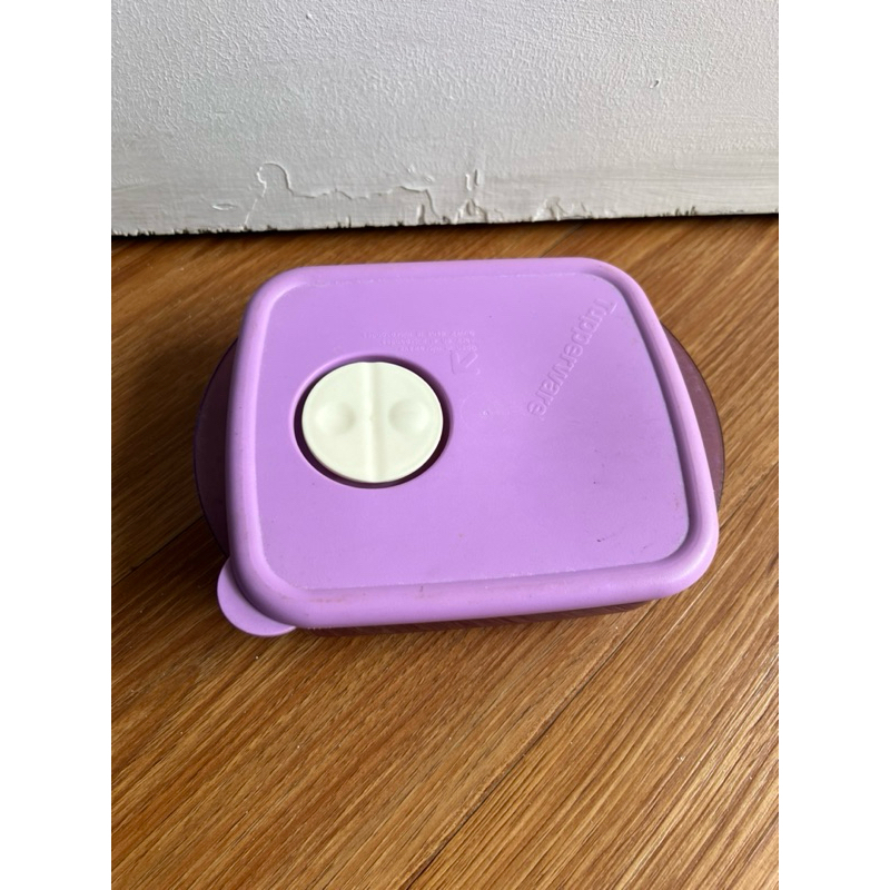 kotak makan tupperware