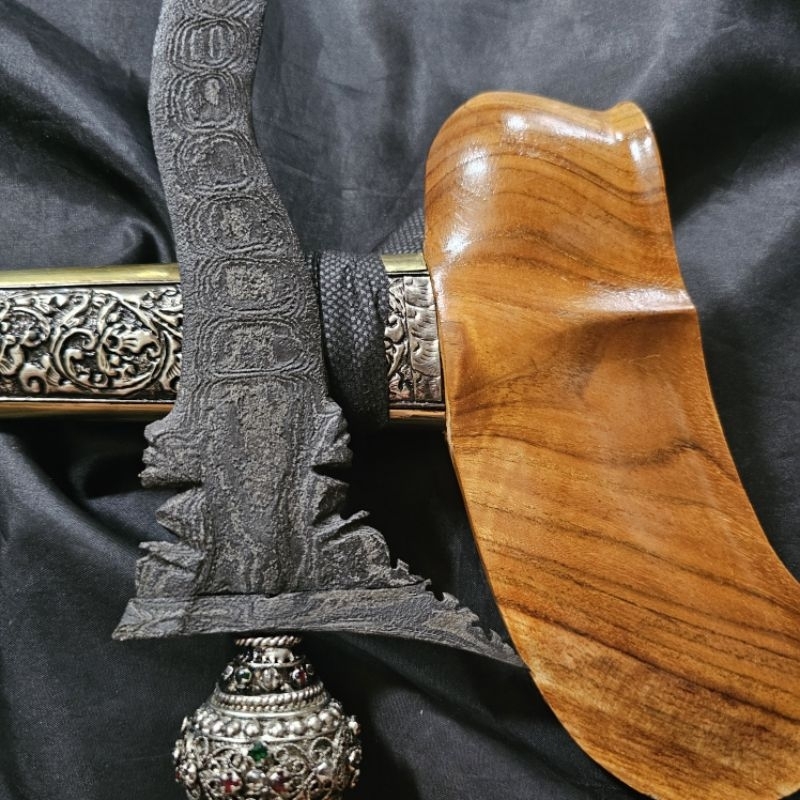 Keris Omyang Jimbe Luk 9