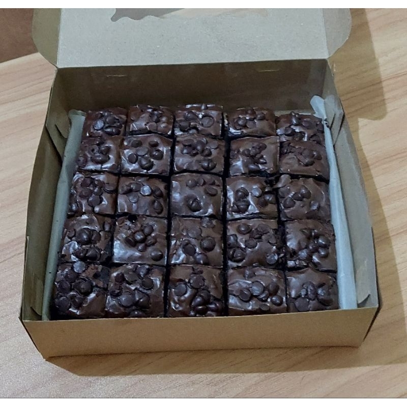 

Fudgy Brownies Ukuran 20x20 cm