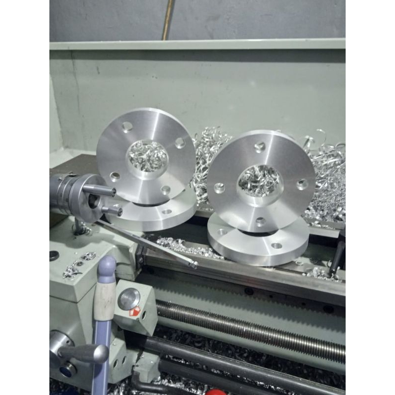 Spacer Nok Toyota Yaris,Suzuki Ignis tebal 18mm/1,8cm pcd 4x100