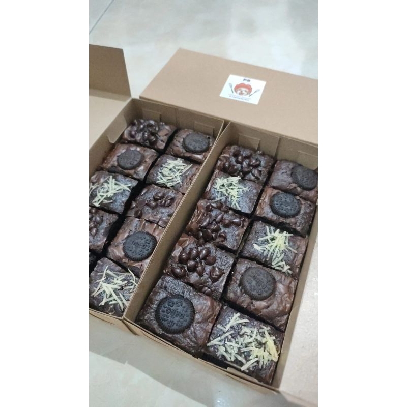 

FUDGY BROWNIES Buy 2 get 1 softcake chocochips