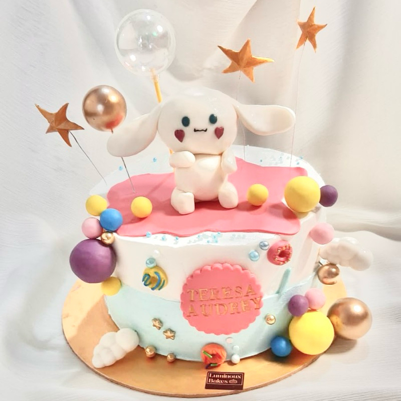 

CINAMOROLL 3D FONDANT CUSTOM CAKE