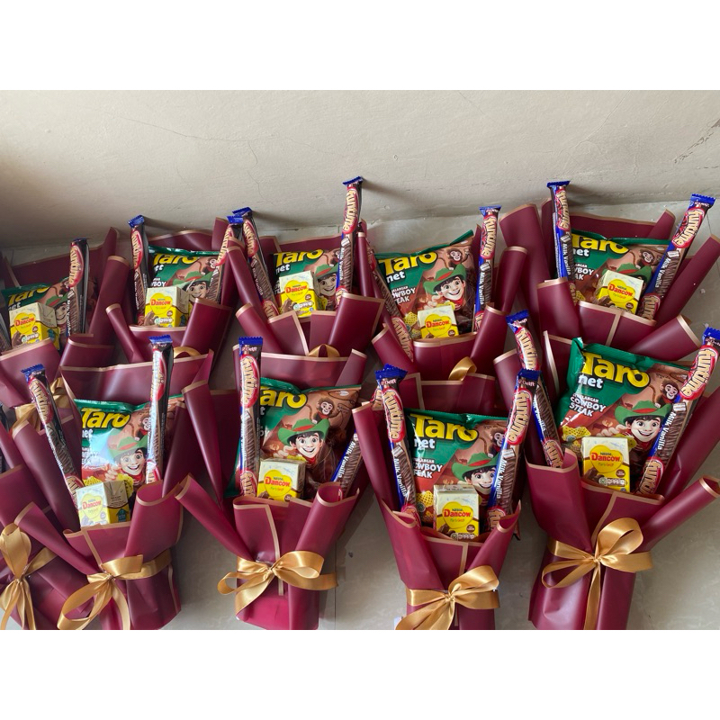 

Buket Snack Taro Graduation Bouquet Buket Jajanan