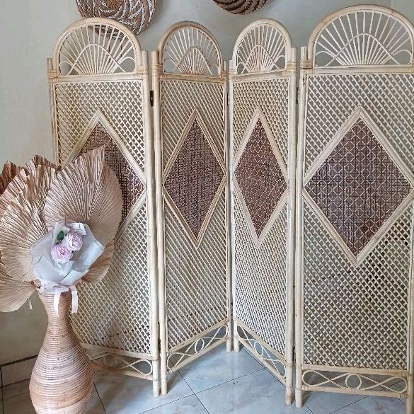 Sekat ruangan rotan / partisi / sketsel / pembatas ruangan